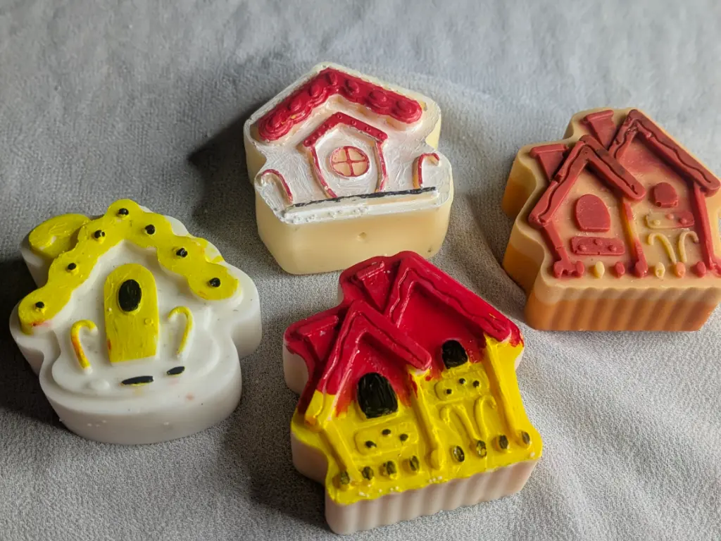 Mini house candle 