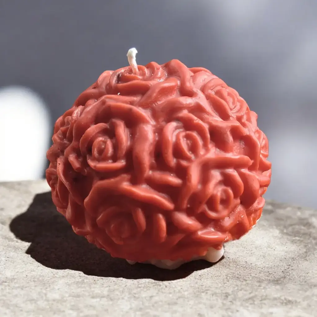 Round rose candle