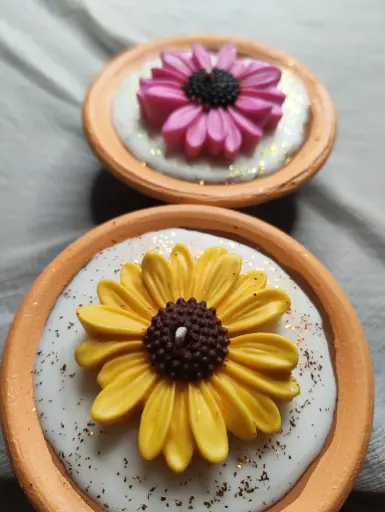 Daisy diya candle 